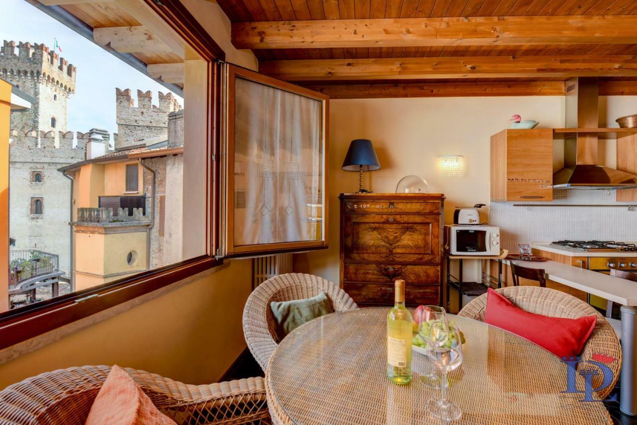 Desenzanoloft Official Partner Marriott Homes & Villas -Penthouse Never Say Never Sirmione Castle View Zewnętrze zdjęcie